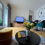 Modernes Apartment Mit Balkon Und Parkplatz Zentrum